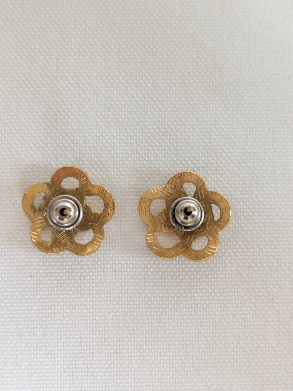 Vintage Gold Tone Cloisonné Flower Pattern Stud Earrings - Picture 6 of 7